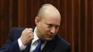 شبح الاختراق.. هاكر إيراني يدعي السيطرة على هاتف نفتالي بينيت